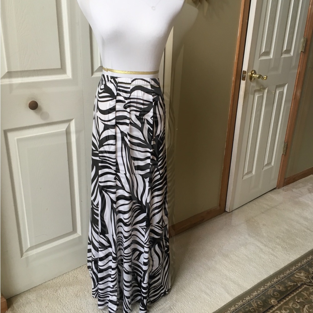 Susan Graver Black and White A-Line Maxi Skirt Resort Wear